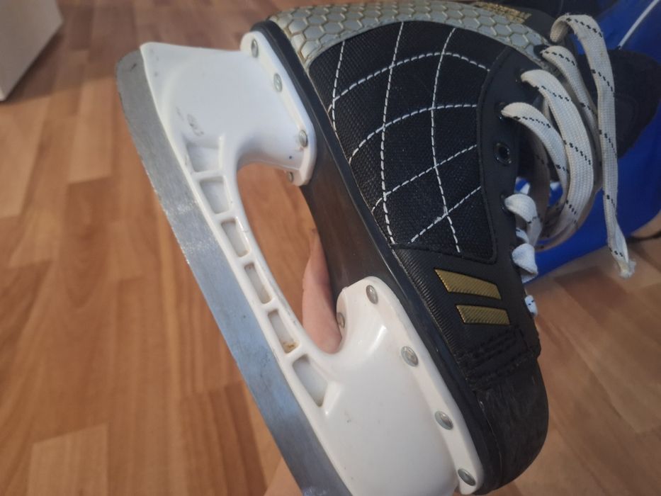 Продам хокейные коньки