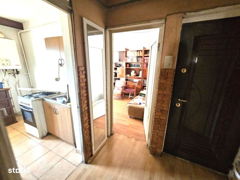 Alexandru cel Bun-Piata, apartament cu 3 camere, decomandat, liber