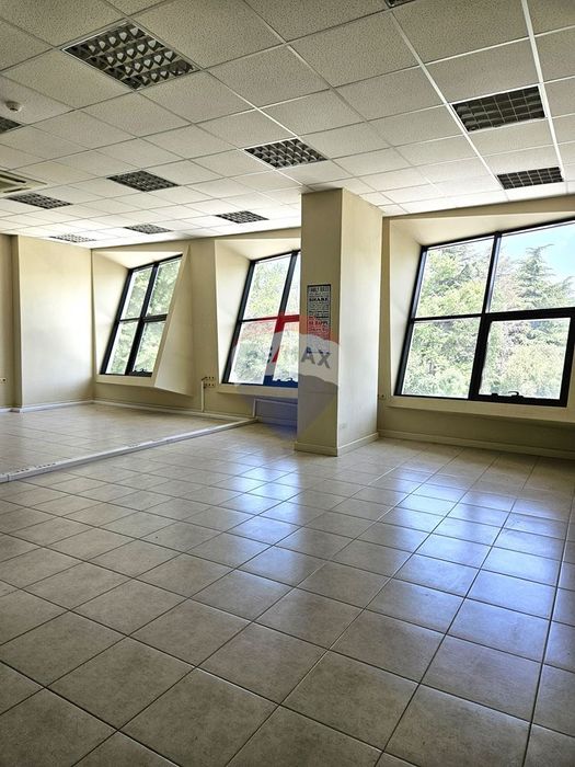 Дава се под наем Офис в Варна, Младост 1 - 100 кв.м за 800 € - Снимка #3