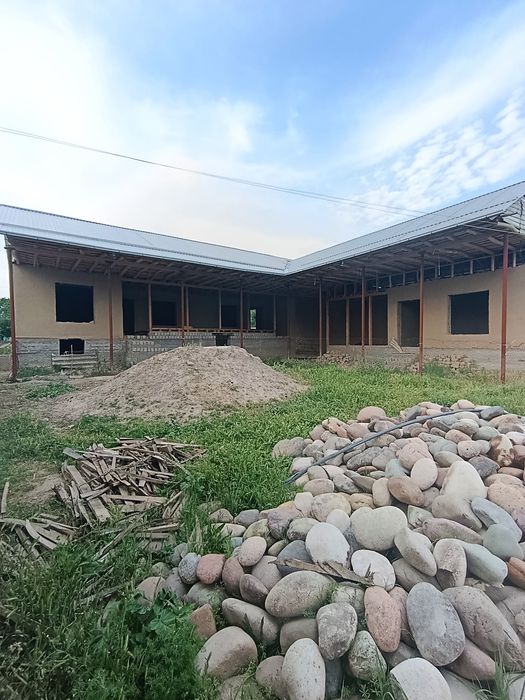 Uy sotiladi Manzil Parkent tumani Samsarakda