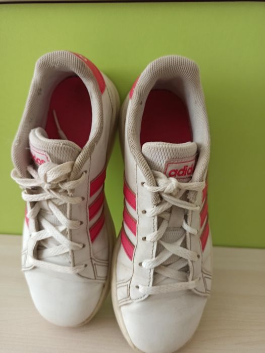 Маратонки Adidas номер 32