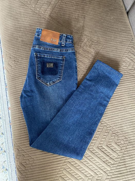 Продам женские джинсы