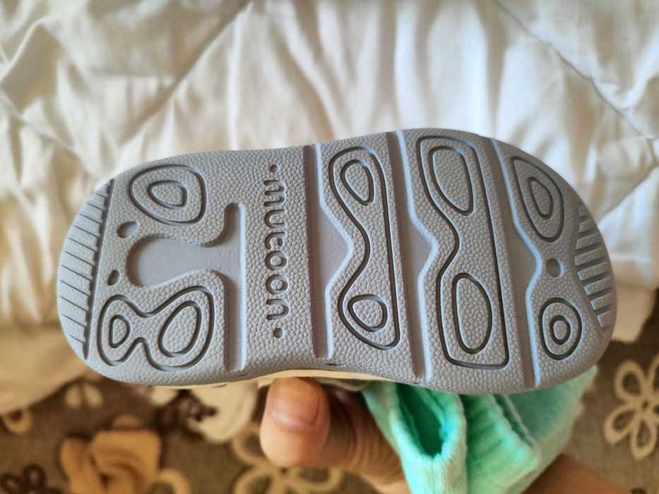 Спортни сандали, нови + подарък гащеризон