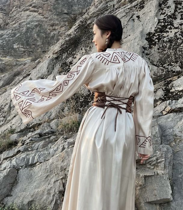 Ұлттық нақыштағы көйлеу сатылады