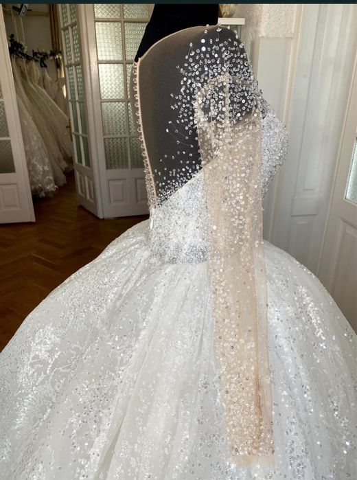 Vând rochie Aryanna Karen model Celebrity