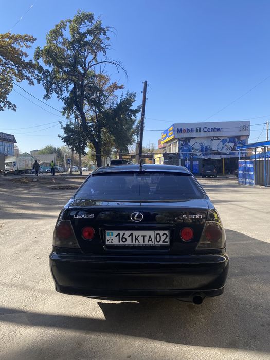 Автомобиль Lexus is 200