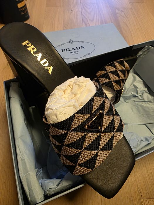 НОВИ чехли Prada