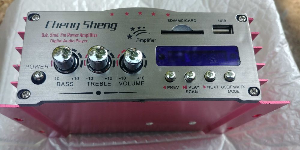 Автомобильный стереоусилитель в корпусе