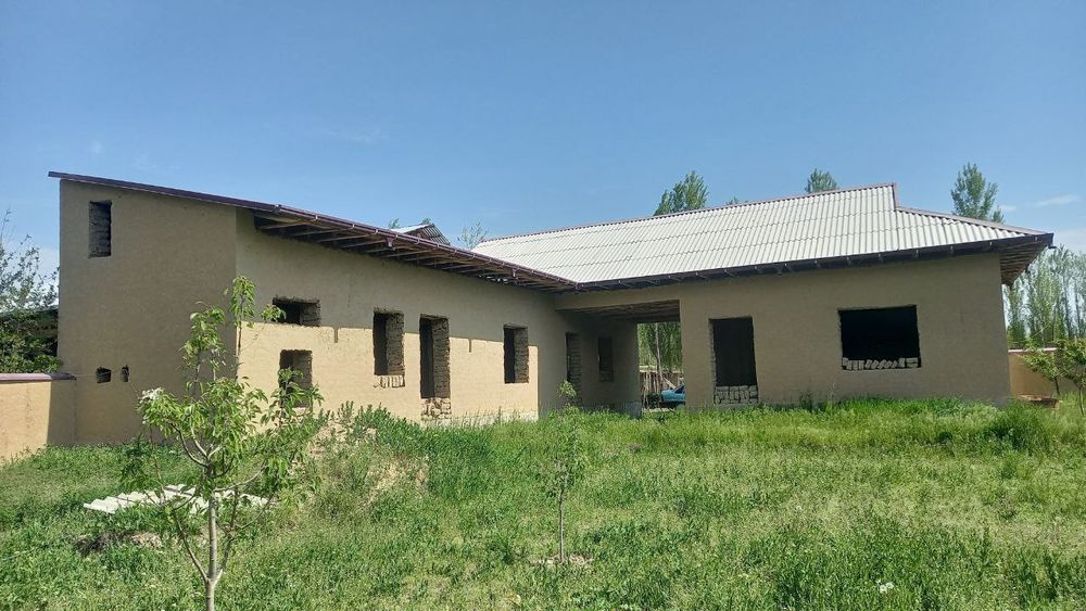 10 sotix xovli sotiladi