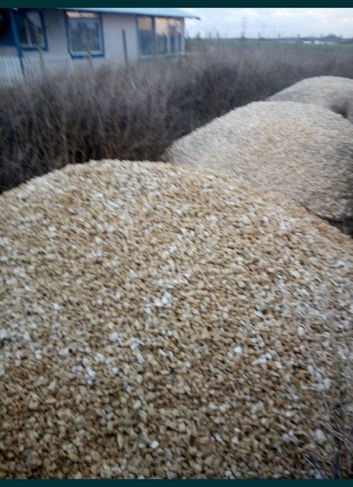 Pamant vegetal, piatră albă vânătă, nisip, pietriș, cap de miel,5 t