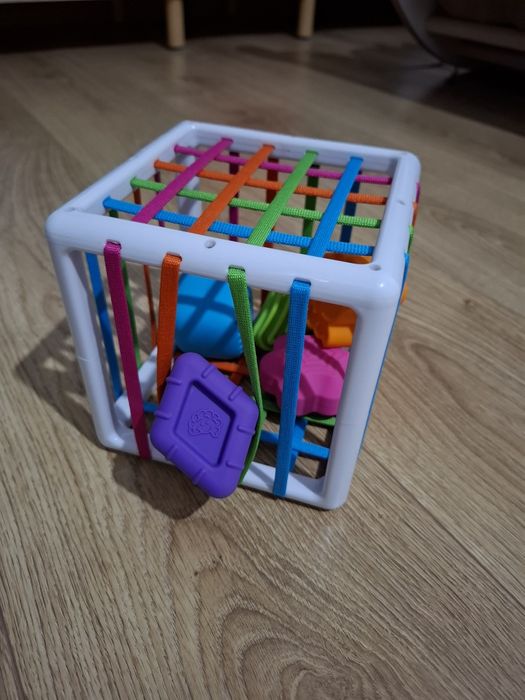 Jucarie senzoriala moale si cub forme Fat Brain Toy
