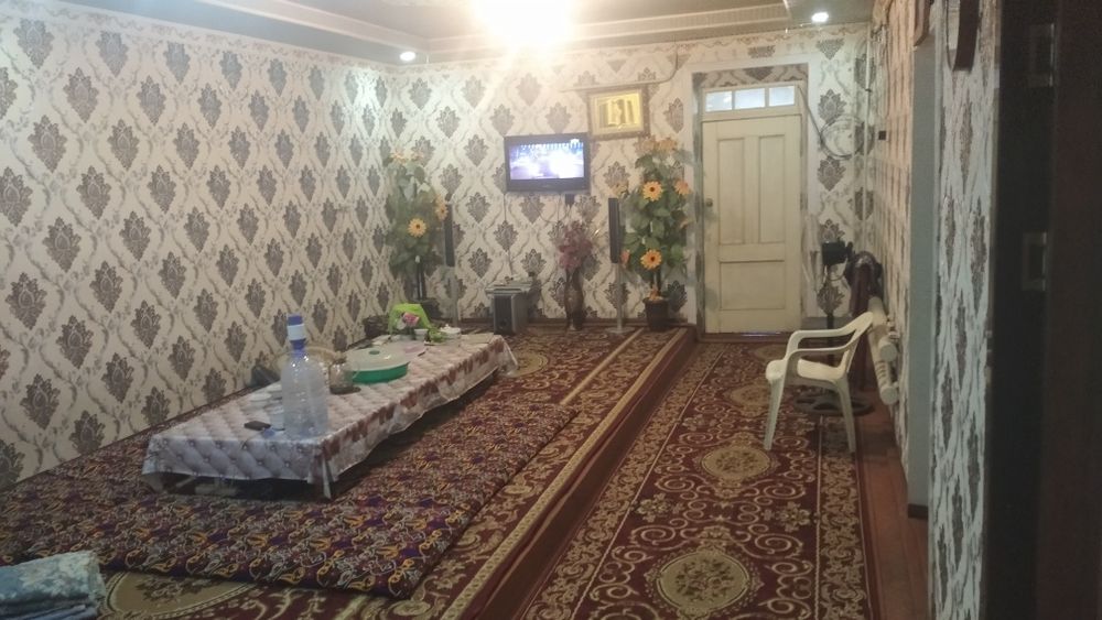 Икки каватли бино сотилади хамма жихозлари билан