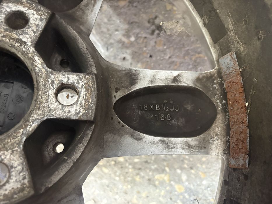 Accelera (особено в размер 245/45 R18 XL от мерцедес