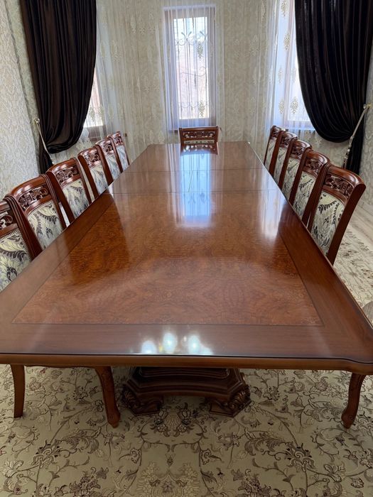 Продается стол со стульями