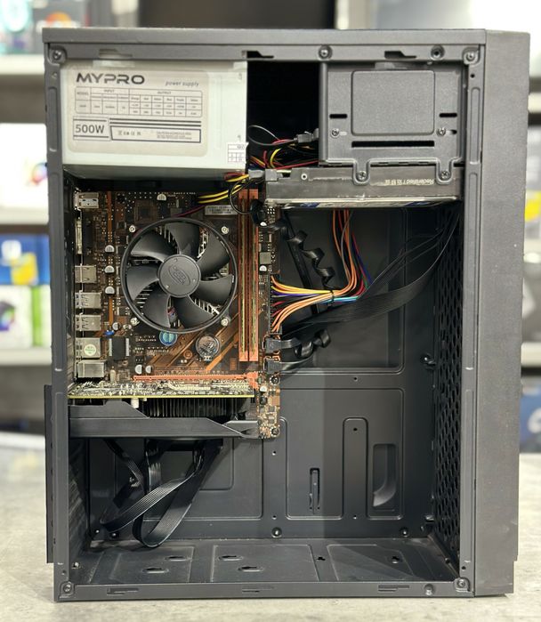 Бюджетно игровой кейс в сборе