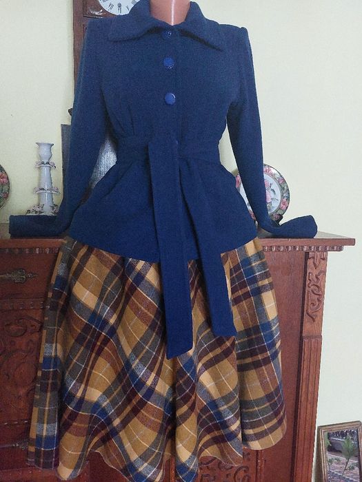 Fusta noua model clos foarte frumoasa, din stofa de lana,  plus  cadou