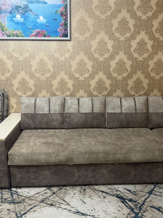 Продам диван-уголок,раскрывается в полноценную кровать
