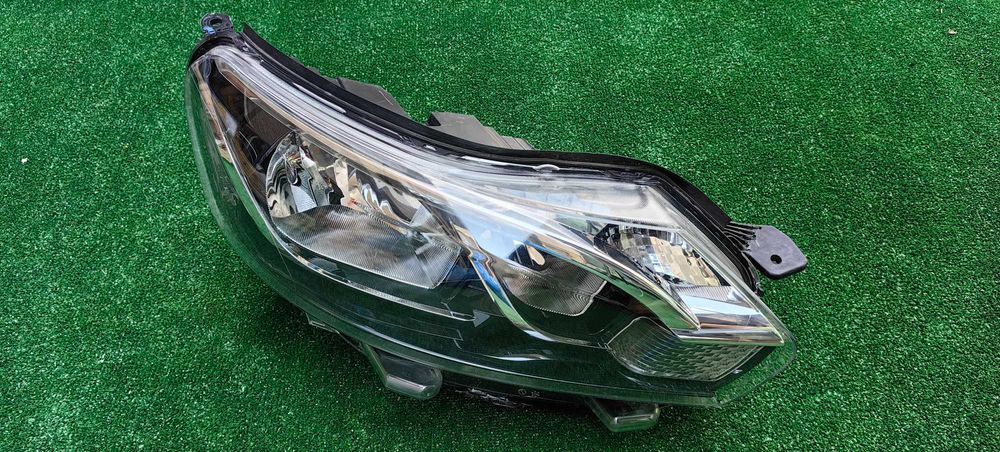 Десен фар за Toyota Proace / Тойота Проейс