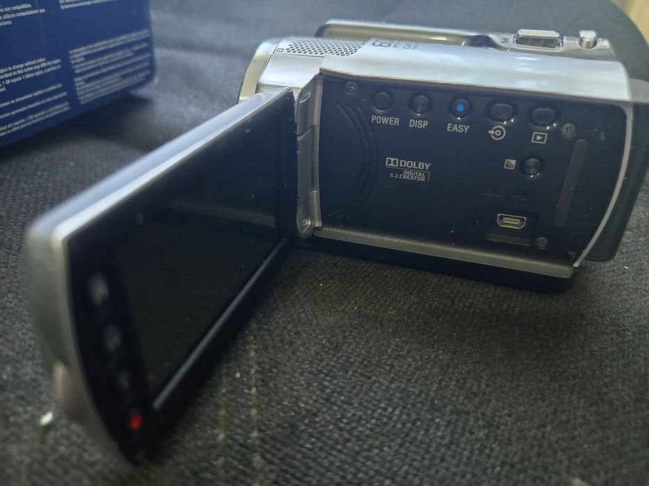 Видеокамера Sony Handycam DCR-SR67E