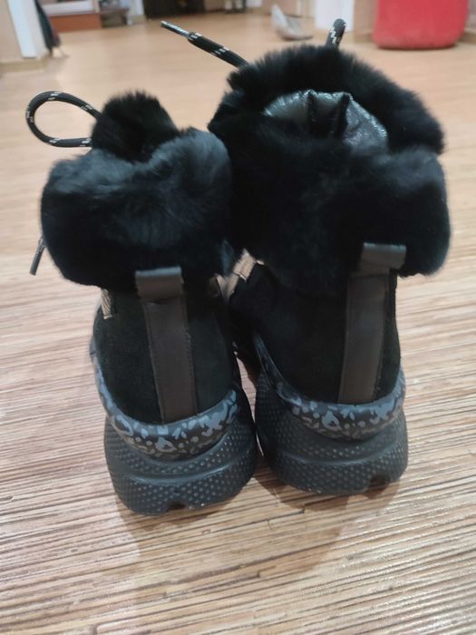 Продам зимние кроссовки