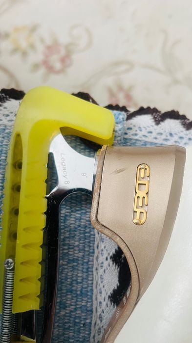 Продам коньки Edea