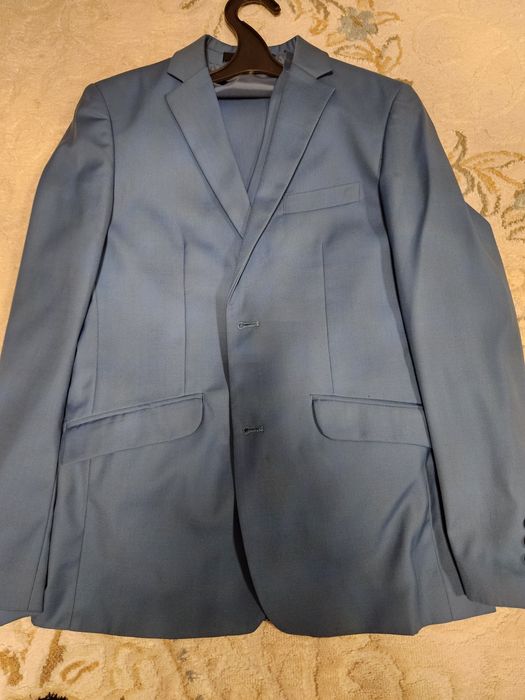 Продам костюм тройка