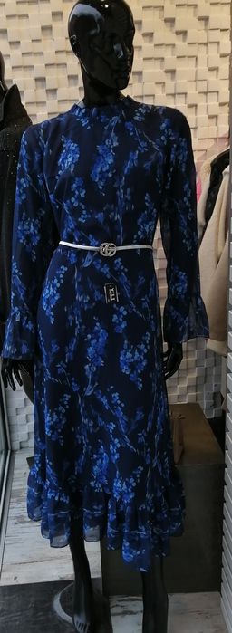 Дамска рокля с дълъг ръкав