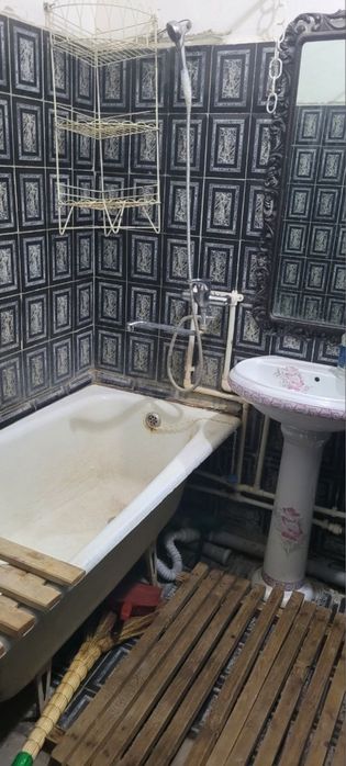 Квартира срочно ижарага берилади!!