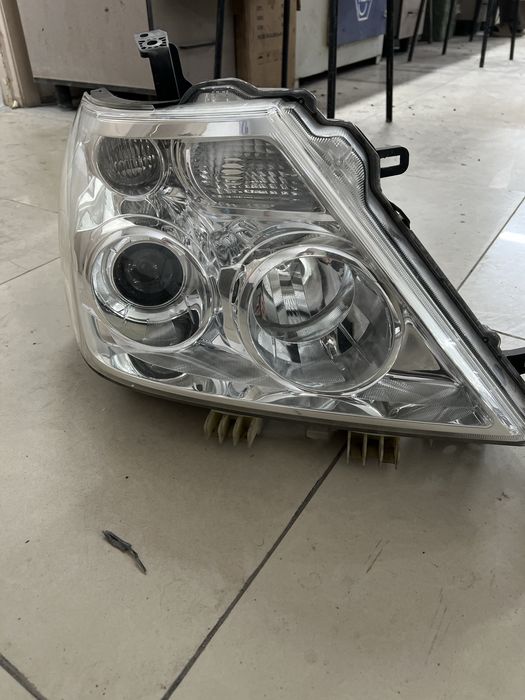 Продам две фары nissan patrol