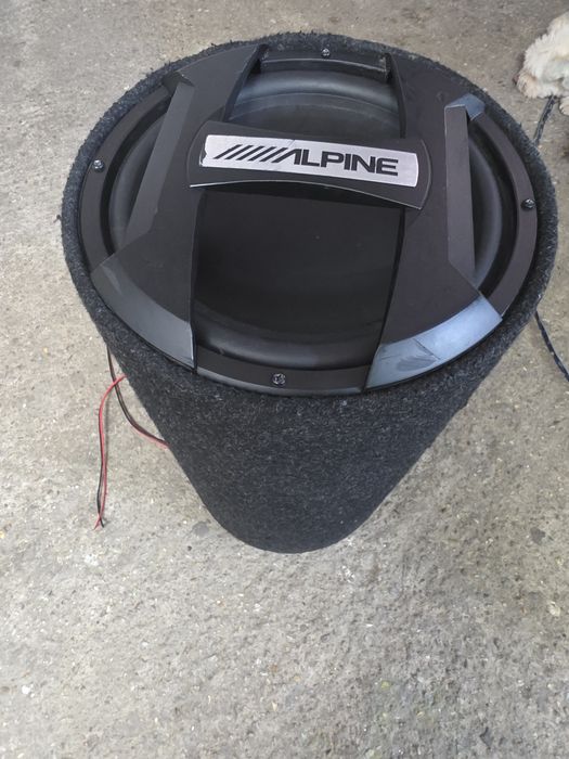 Vând subwoofer ALPINE 1000W