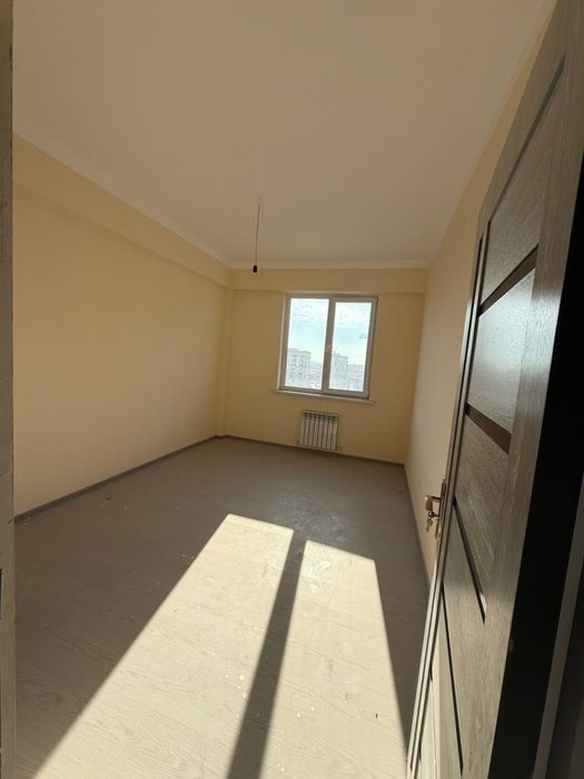 Чирчик шахар 2 микро район Янги Узб 2х сотилади Нархи 29.000$ Наличка