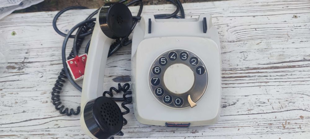 Стар шайбов телефон