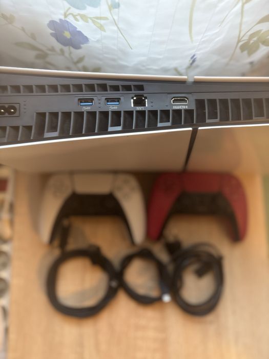 Vând PlayStation 5 Digital Edition 800GB + 2 Manete + Cutie Originală | Stare Excelentă