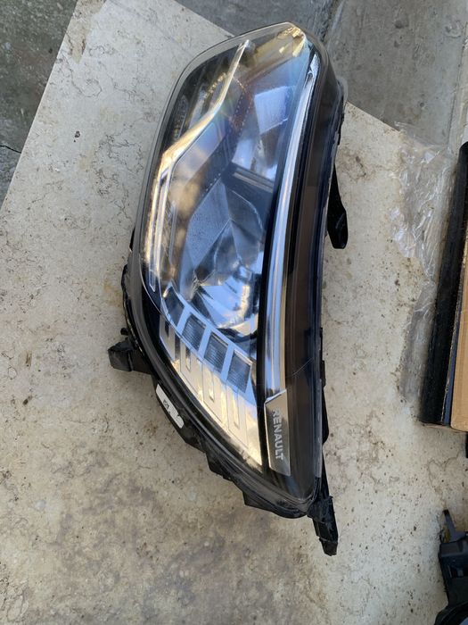 Far Renault Express partea stanga an /2022/2023/2024/2025