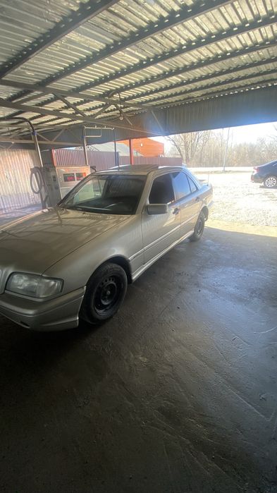 Продам мерс с 180