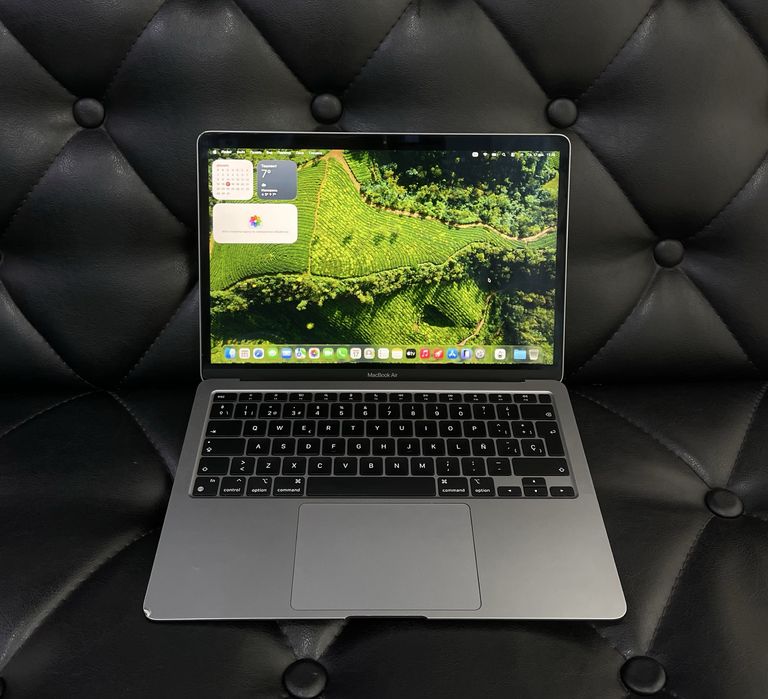 Apple MacBook Air M1 2020 года в плохом состояние