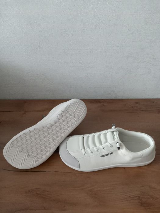 Кроссовки новые продам