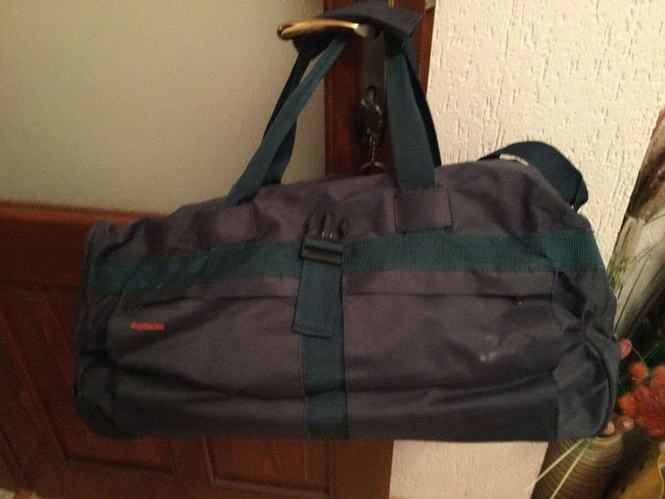 Различни големини и модели пътнически чанти