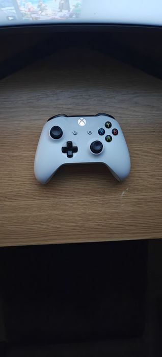 Consola jocuri Xbox One S + monitor Samsung (cititi descrierea)