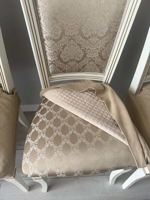 Стол и 12 стульев в отличном состоянии