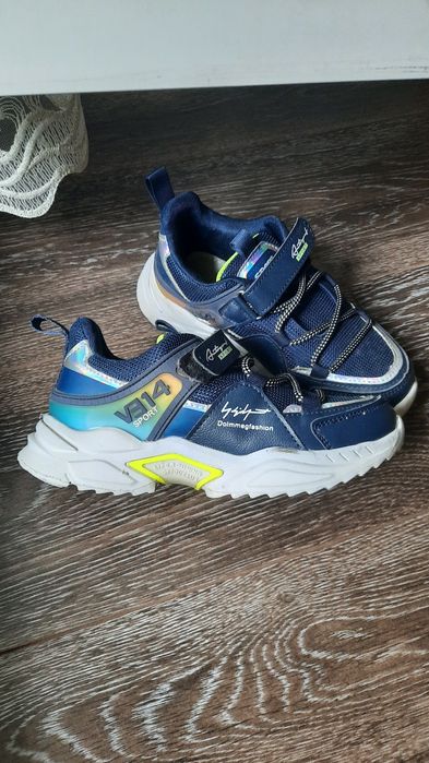 Детские кроссовки