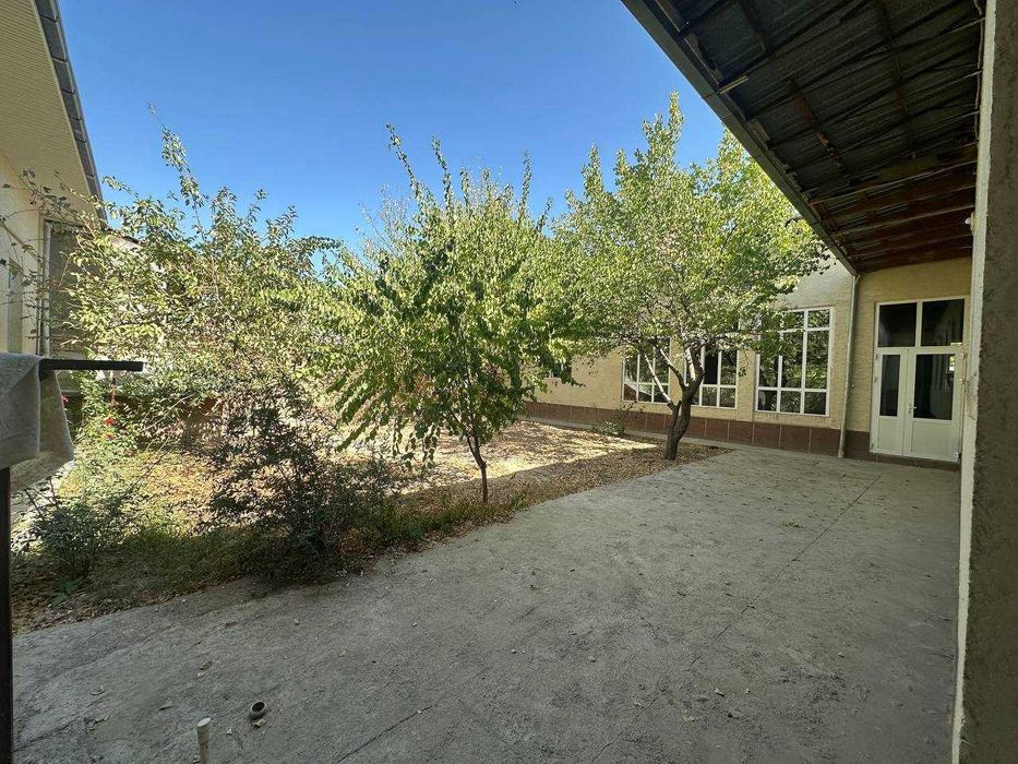 СРОЧНО !! Продается участок в Яшнабаде 6 соток 6 комнат