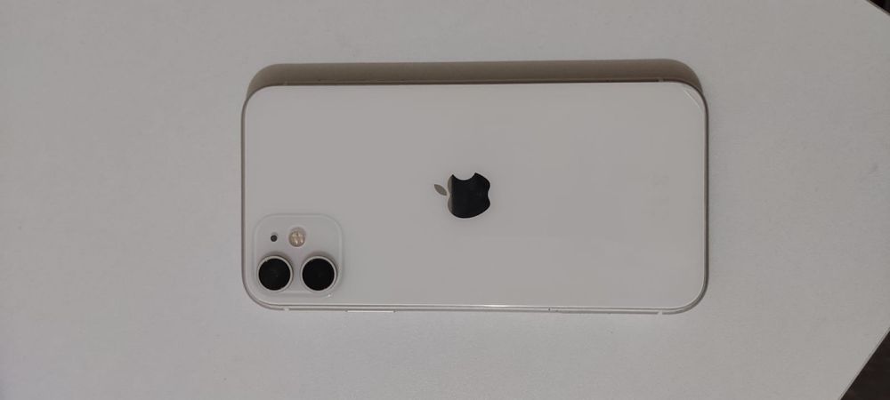 Продам Айфон 11 на128