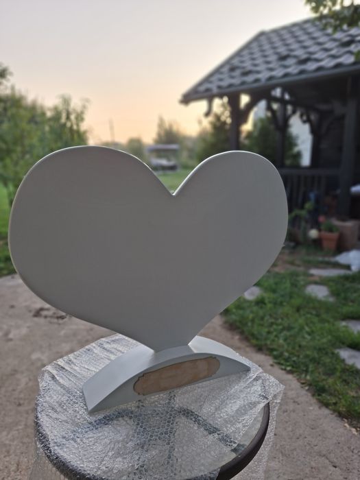 Inima decorativa din lemn