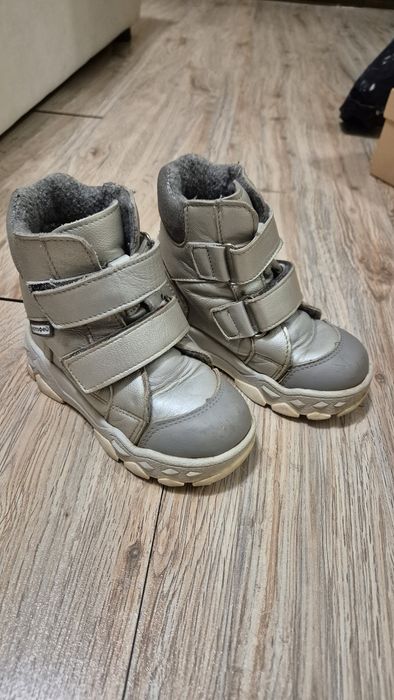 Продам зимние ботинки Котофей 28