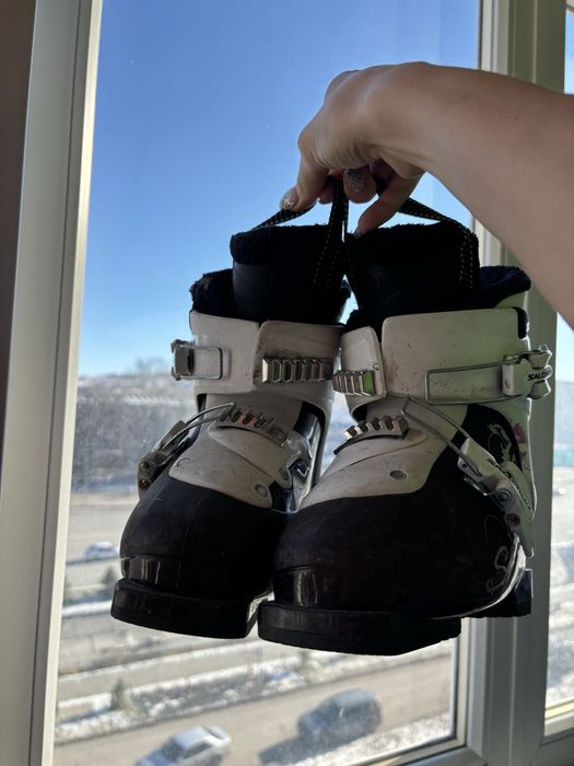 Продам лыжные ботинки детские