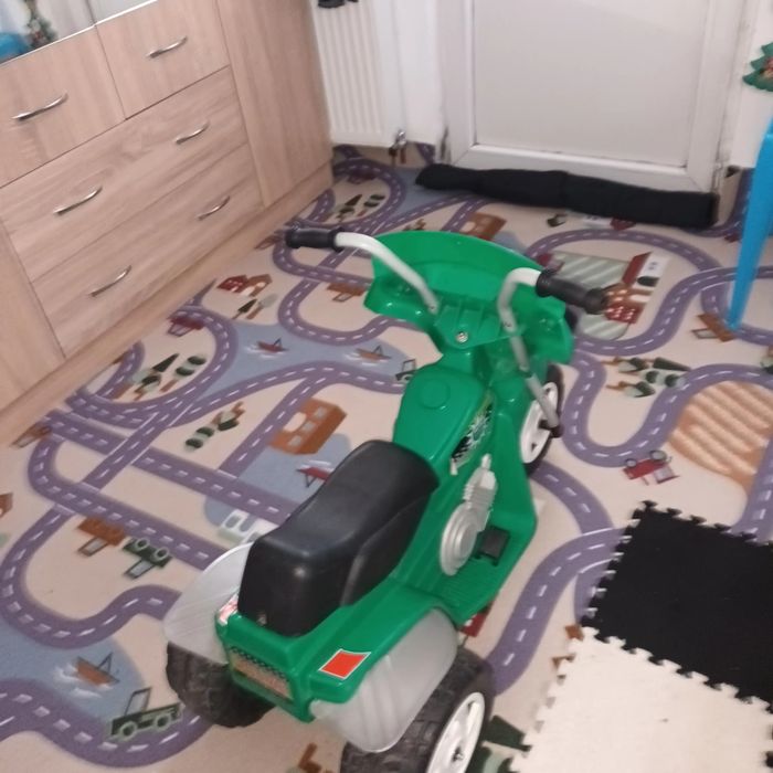 Моторче детско  на ботерия