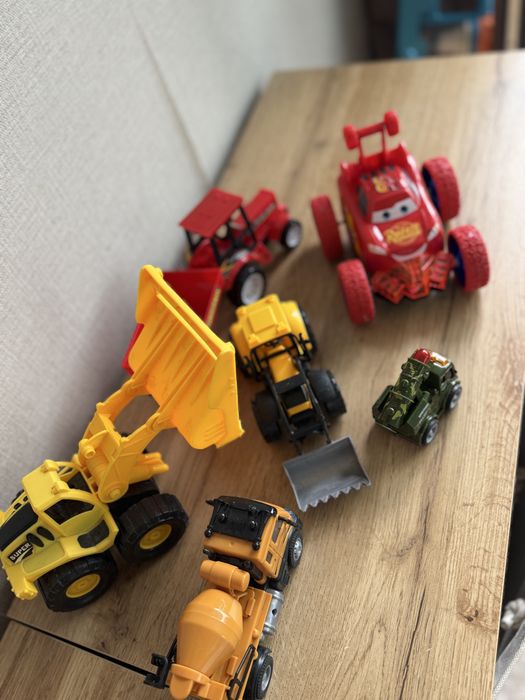 Лот играчки за момче. Багери, бетоновоз, трактор кола