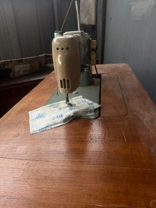 Продам швейная машинку Лада