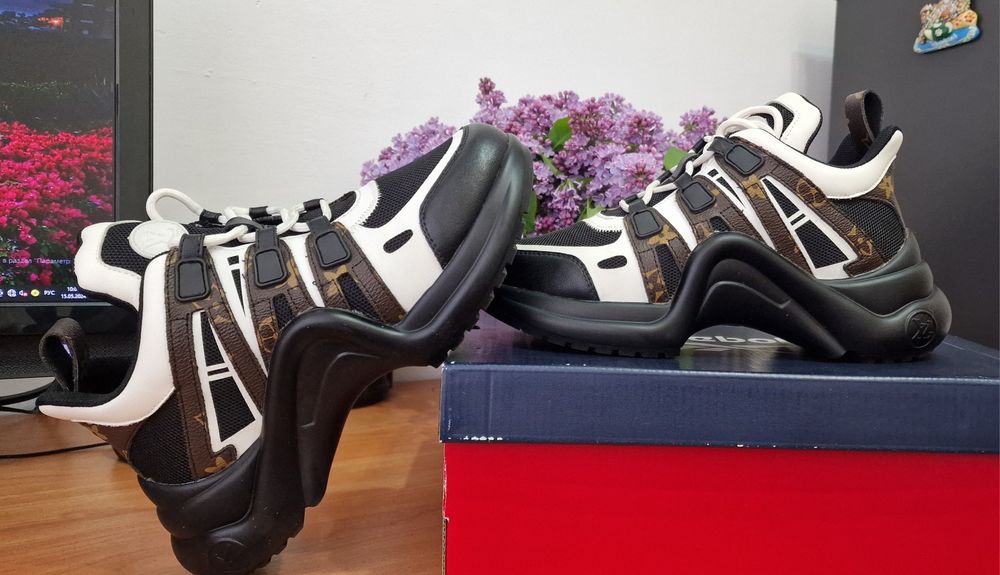 Кросовки женские